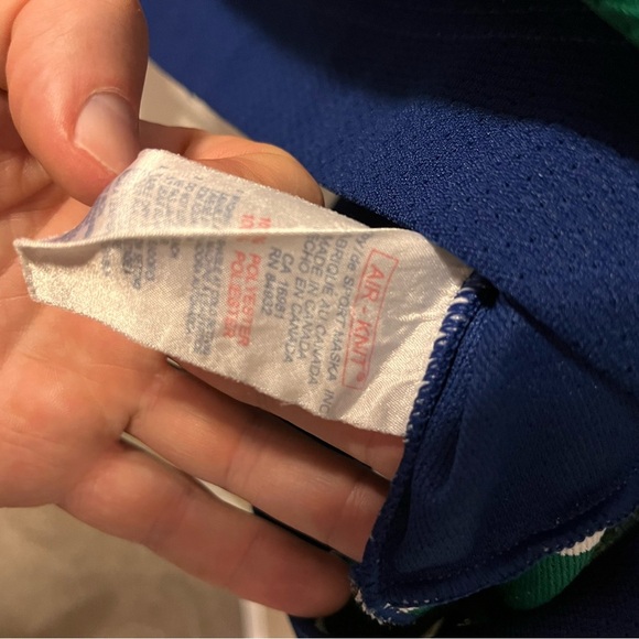 Men’s VTG 90’s Vancouver Canucks NHL CCM Hockey Jersey Large - Picture 6 of 7